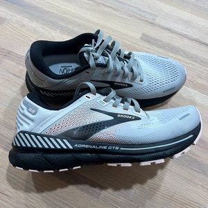 Brooks Womens Adrenaline GTS 22 size 7.5